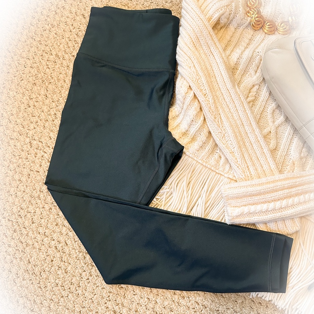 💵 NWOT | ATHLETA Ultra High Rise Sheen Legging in Cypress Green - Picture 5 of 9